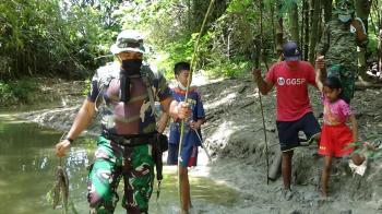 Satgas TMMD 110 Kodim Bojonegoro Jago Memancing